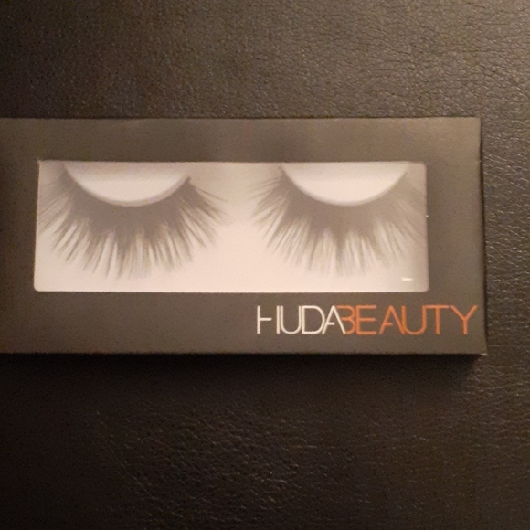 Lashes - Picture 3 of 4